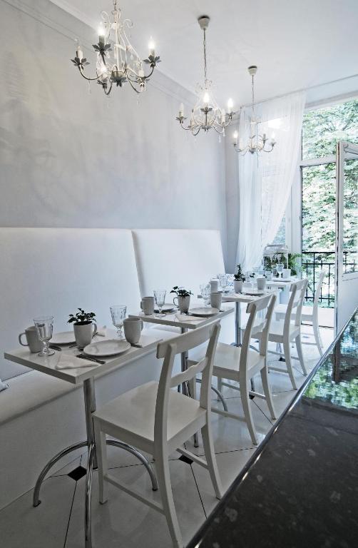 Angel House Bed & Breakfast Краков Экстерьер фото